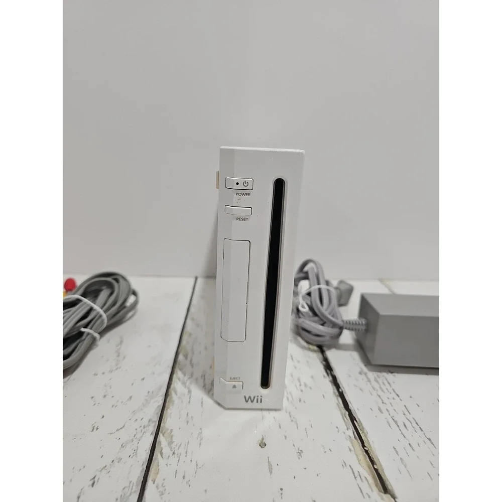 Nintendo Wii White Gaming Console RVL-101 (USA) BUNDLE - Tested & Working